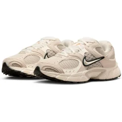 Nike - Women's V5 RNR - Sneaker
